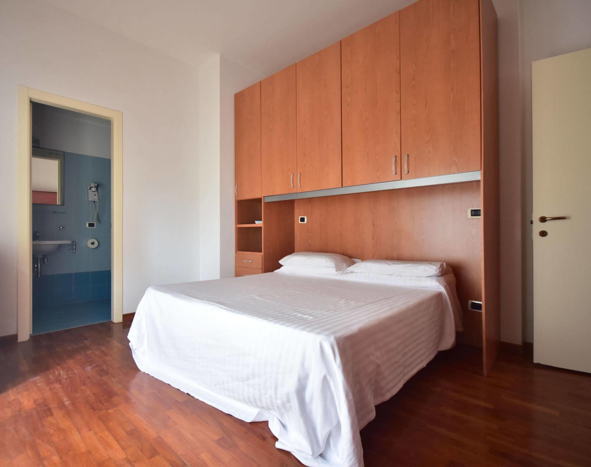 Residence Avana Senigallia Bagian luar foto